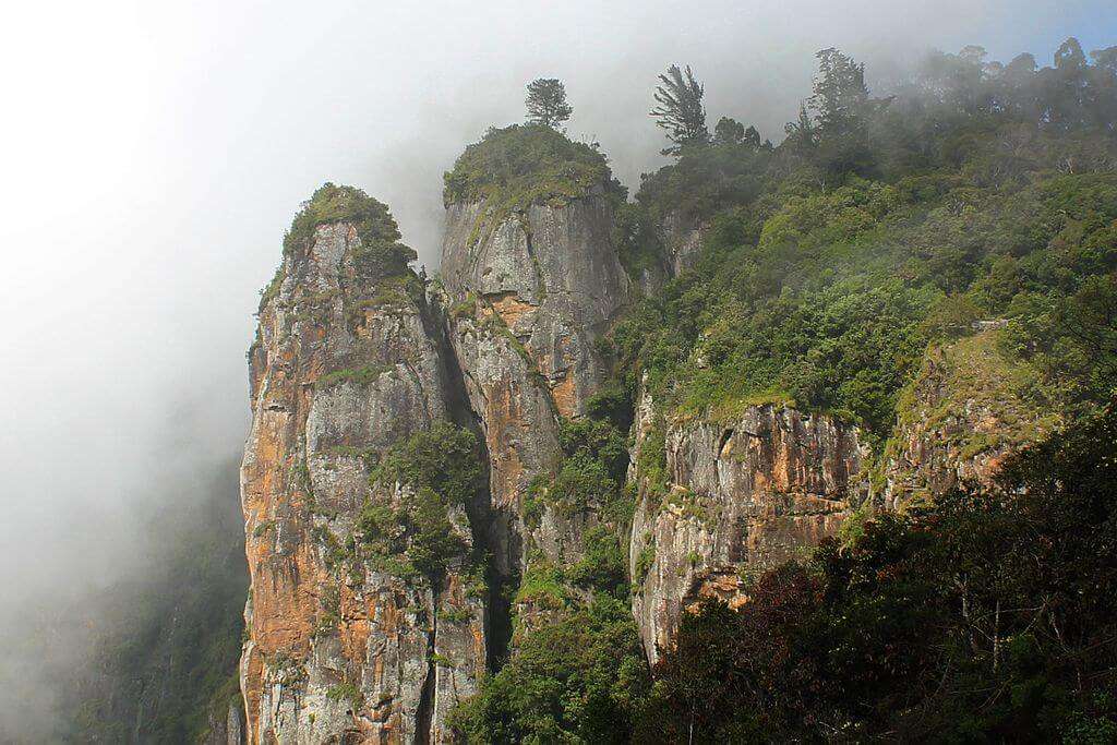 Pillar_Rocks_in_Kodaikanal_Hil_Station